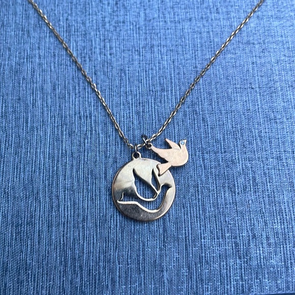 Kate Spade pendant necklace with bird cut-out Mom's Know Best collection - Picture 3 of 6
